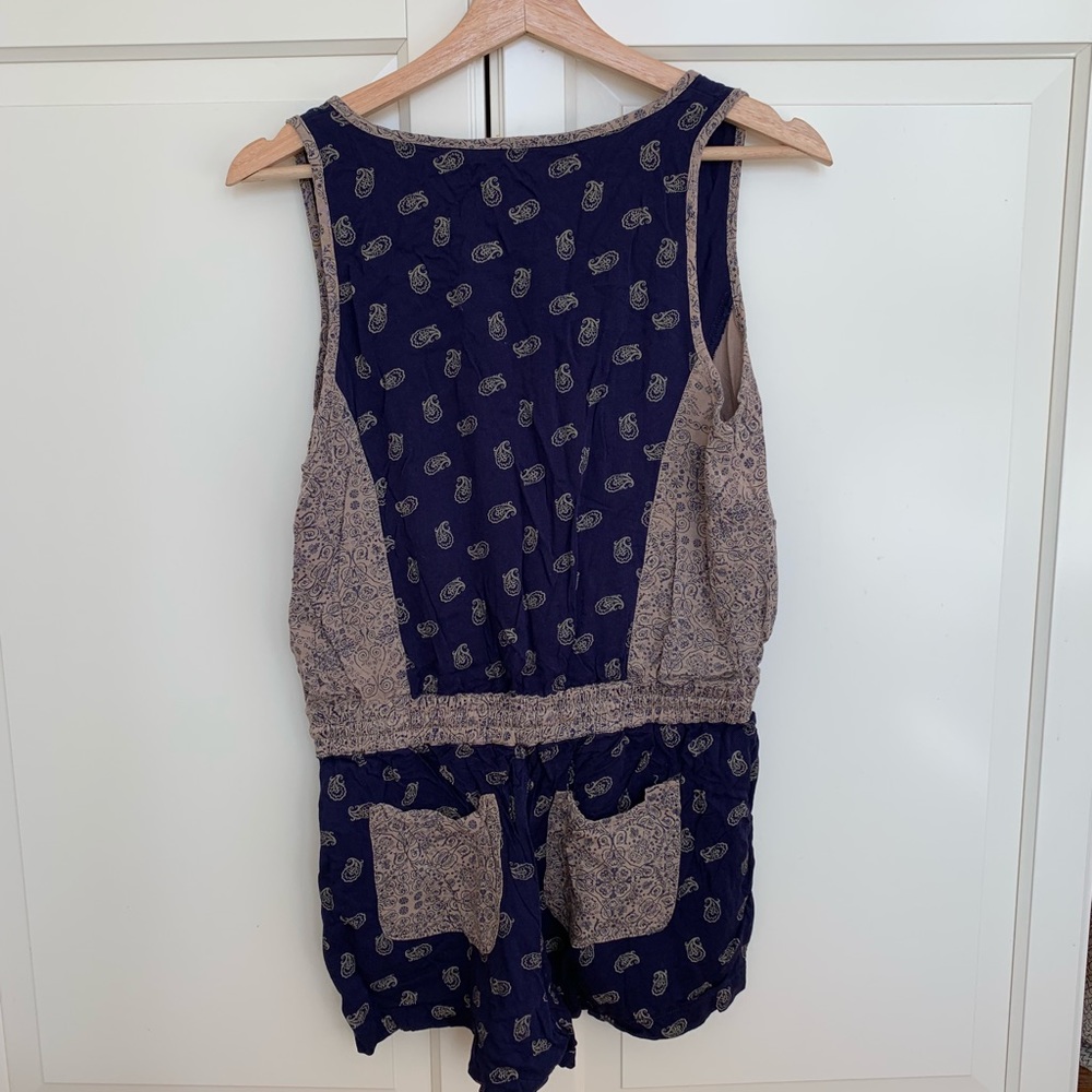 Patterned Romper - Picture 2 of 2